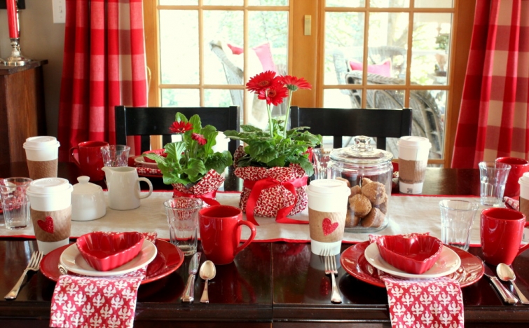 Valentines-table-and-centerpiece-for-a-Valentines-Day-breakfast-1024x635(pp_w755_h468)